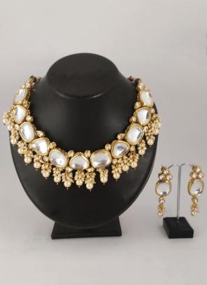 Off White High Kundan And Pearls Wedding Necklace Set